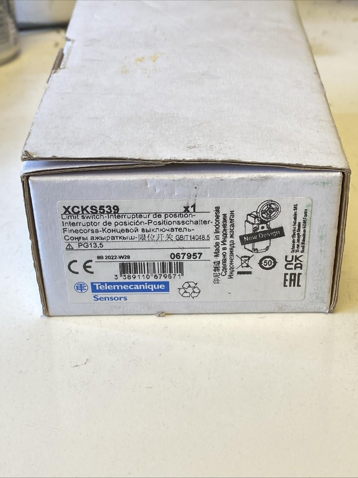 Limit switch, Limit switches XC Standard, XCKS, elastomer roller lever Ø 50 mm, 1NC+1 NO, slow, Pg13