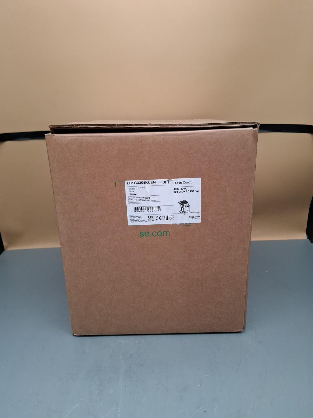 Contactor, high power, TeSys Giga, standard version, 4 pole/NO, AC-1 <=440V 440A, 100-250VAC/DC coil
