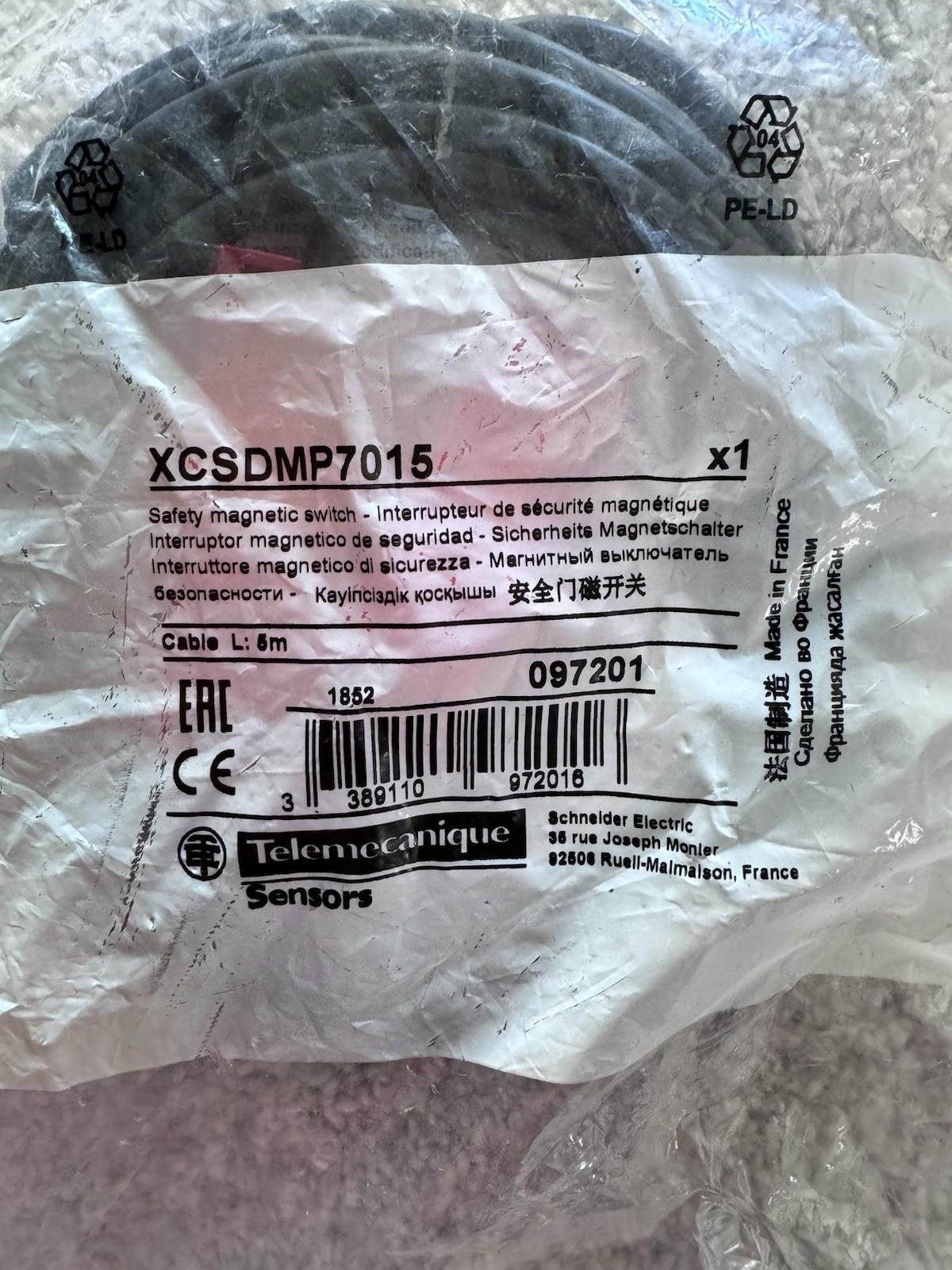 Coded magnetic switch, Telemecanique Safety switches XCS, XCSDMP, 2 NC + 1 NO, 1 NC staggered, 5 m