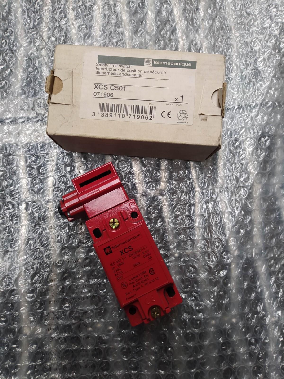 Safety switch, Telemecanique Safety switches XCS, metal XCSC, 1 NC + 2 NO, slow break, 1 entry tapped Pg 13