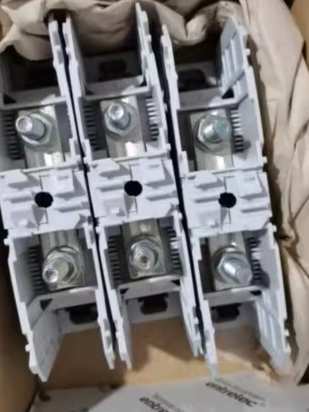 D70/32.FF Stud Terminal Block - Feed-through - Grey
