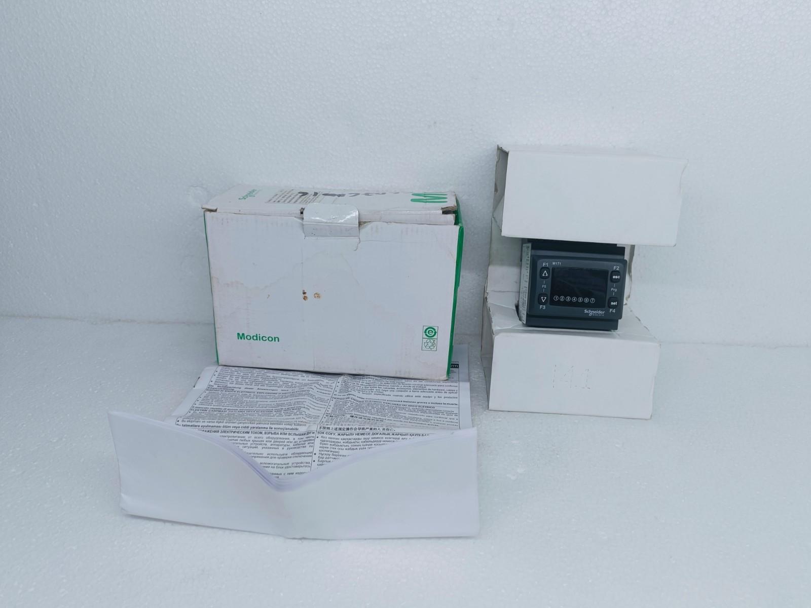 Modicon M171 Optimized Display 14 I/Os, 100-240Vac