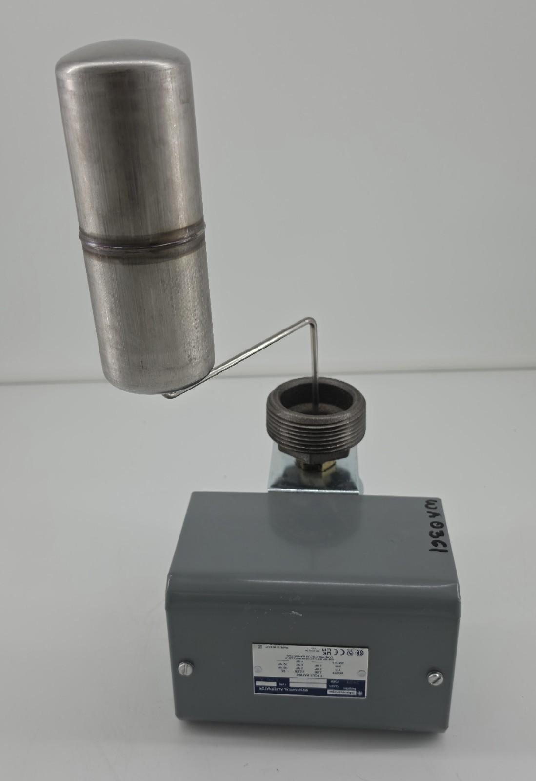 mechanical alternator, closed tank, NEMA 1, screw in bushing, 4 NC, DPST DB contacts, 1 HP