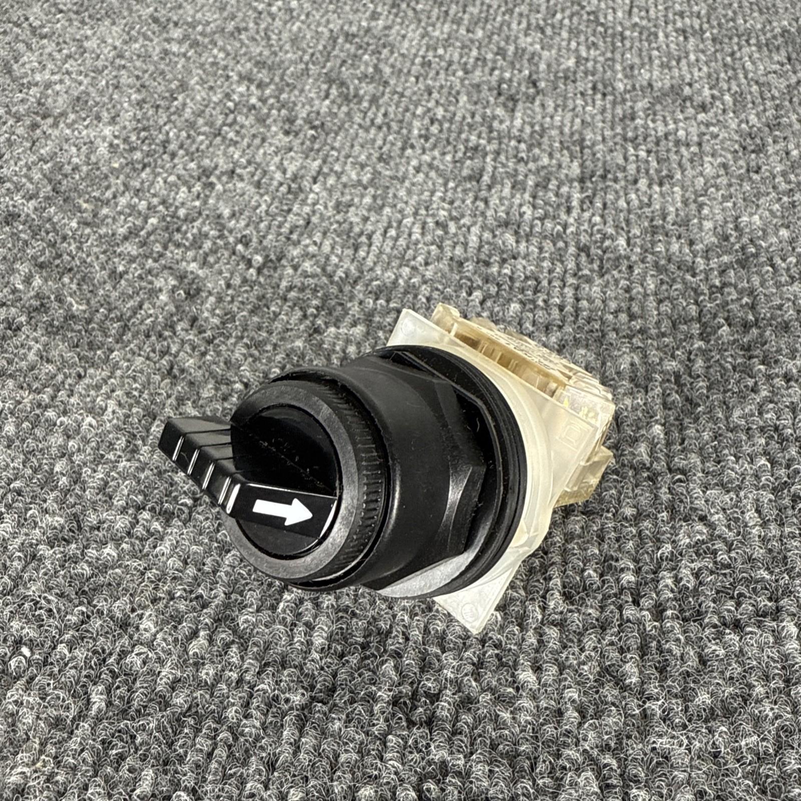Selector switch, Harmony 9001SK, plastic, standard handle, black, 30mm, 3 positions, stay put, 2 C/O