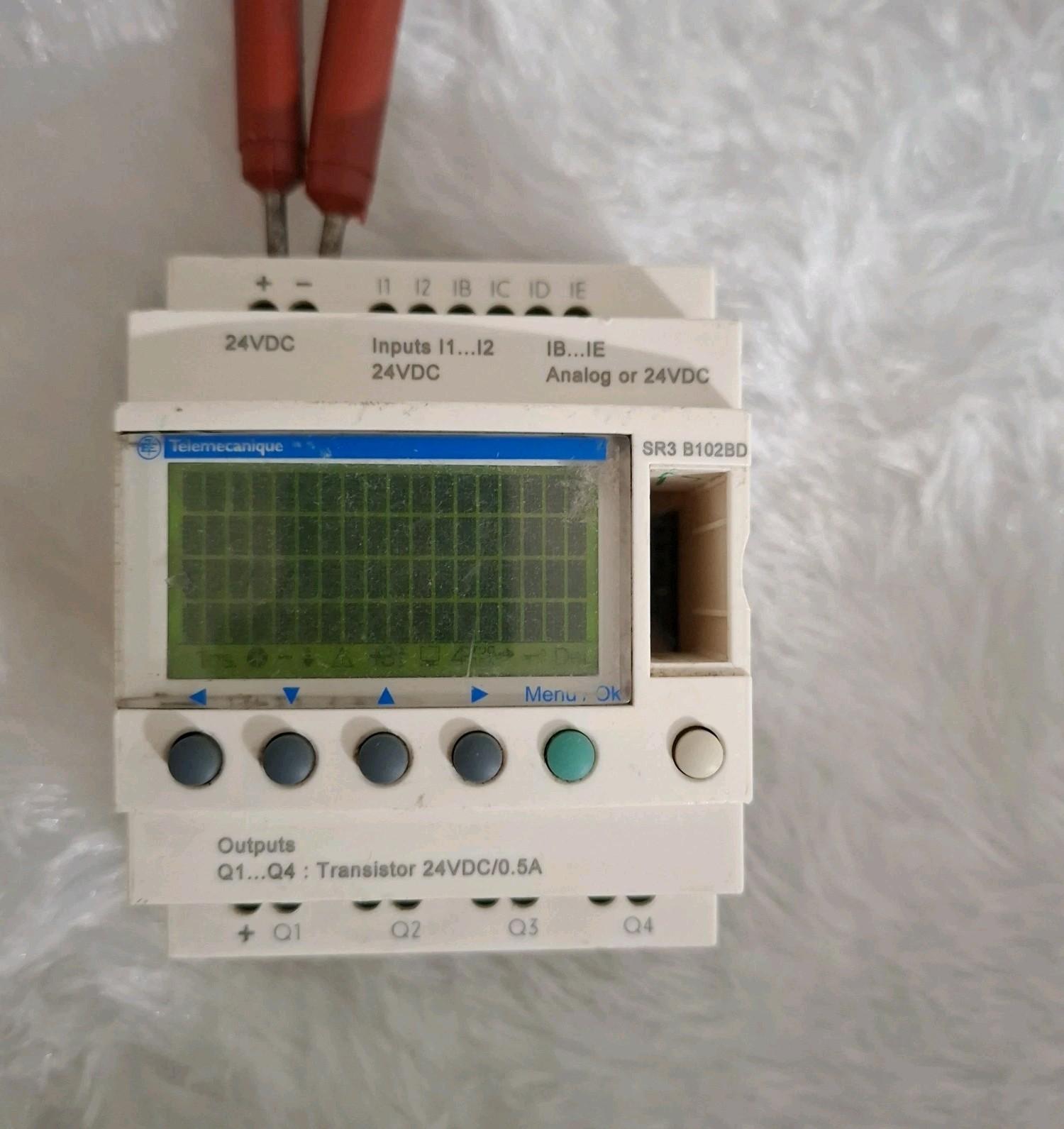 modular smart relay, Zelio Logic SR2 SR3, 10 IO, 24V DC, clock, display, 4 transistor outputs
