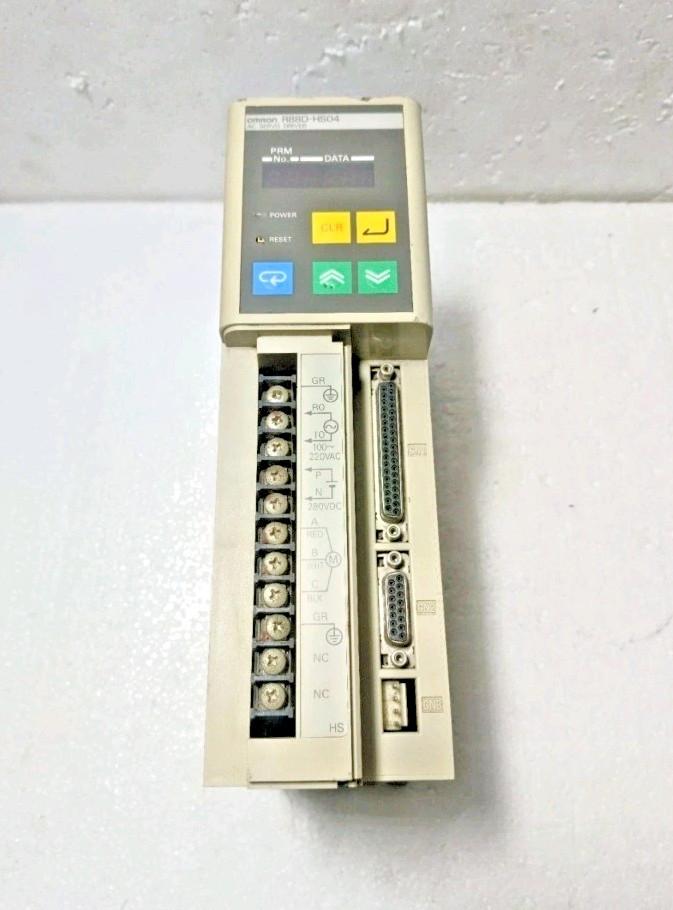 R88D-HS04 Pilote Servo AC 100-220VAC 65VA 50/60Hz Utilisé