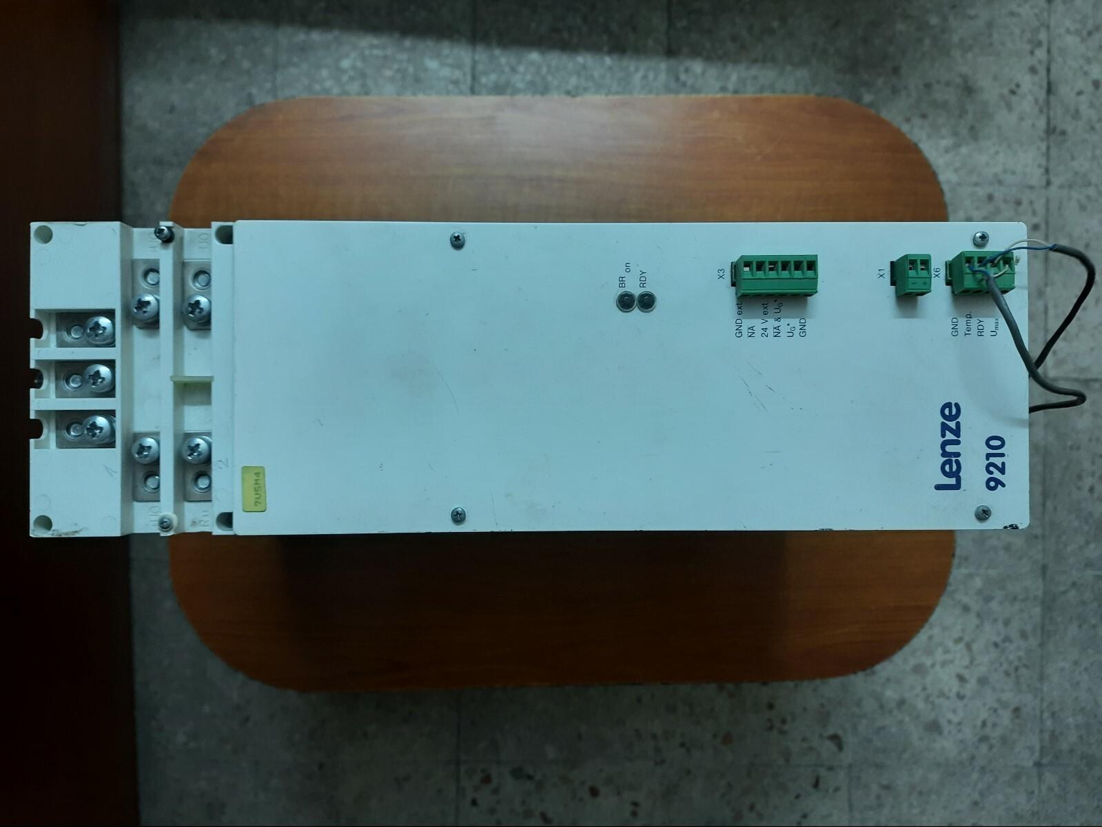 Type d'alimentation Lenze 9200 33.9212_E utilisé en bon état et testé.