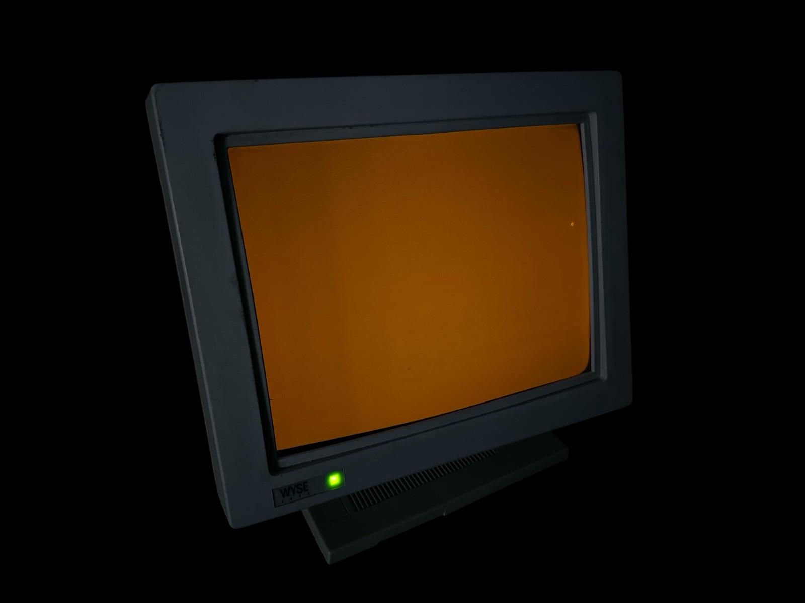 WY-160ES CRT Terminal Monitor Serial Parallel Ports Power On