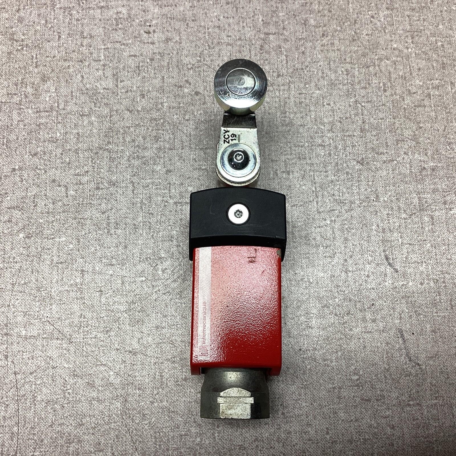 Safety limit switch, Telemecanique Safety switches XCS, metal, rotary lever, 2NC + 1 NO, 1 entry tapped 1/2" NPT