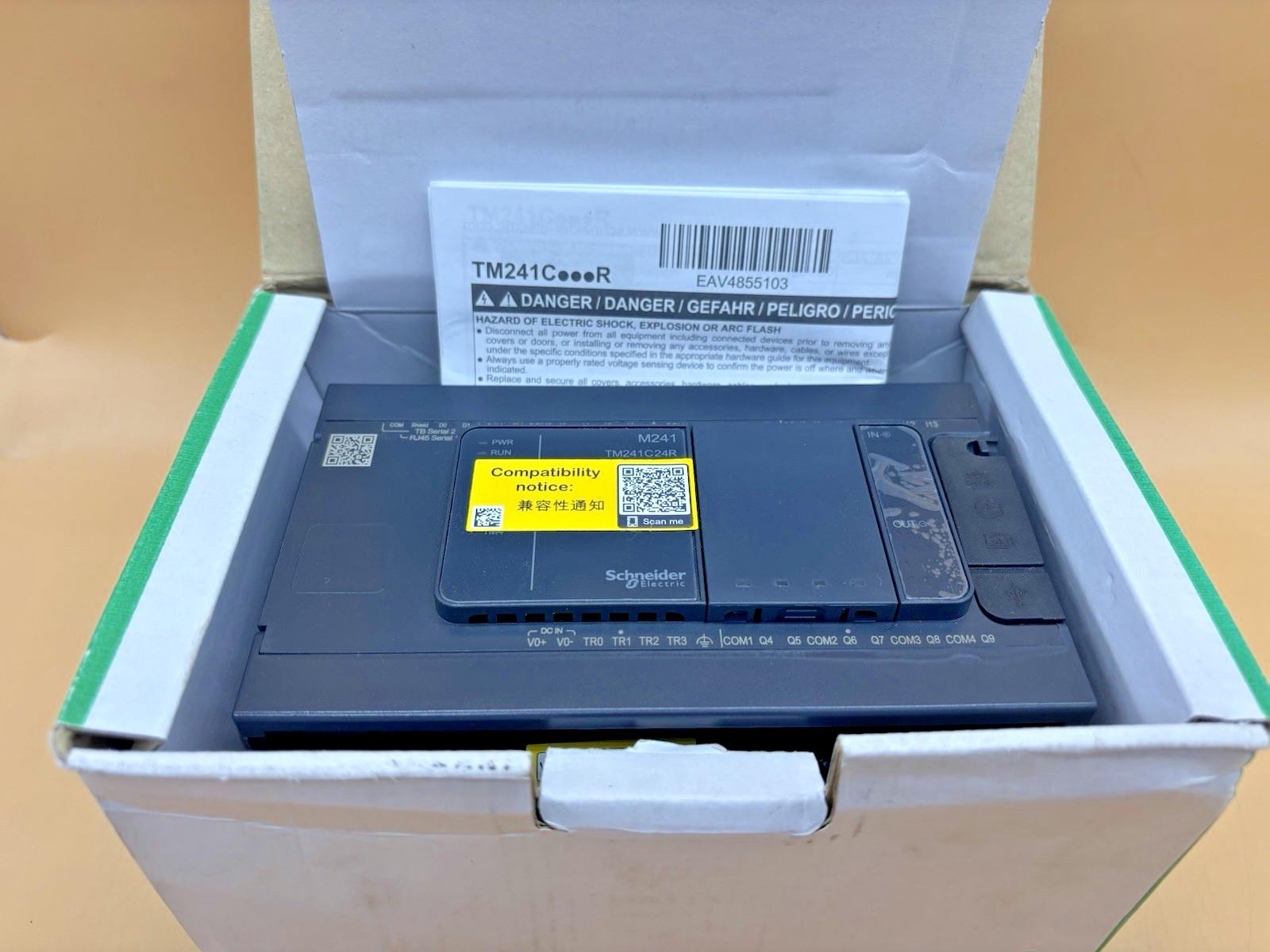 logic controller, Modicon M241, 24 IO, relay