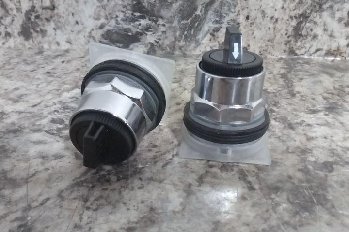 Selector switch head, Harmony 9001K, metal, standard handle, black, 30mm, 3 positions, spring return right to center
