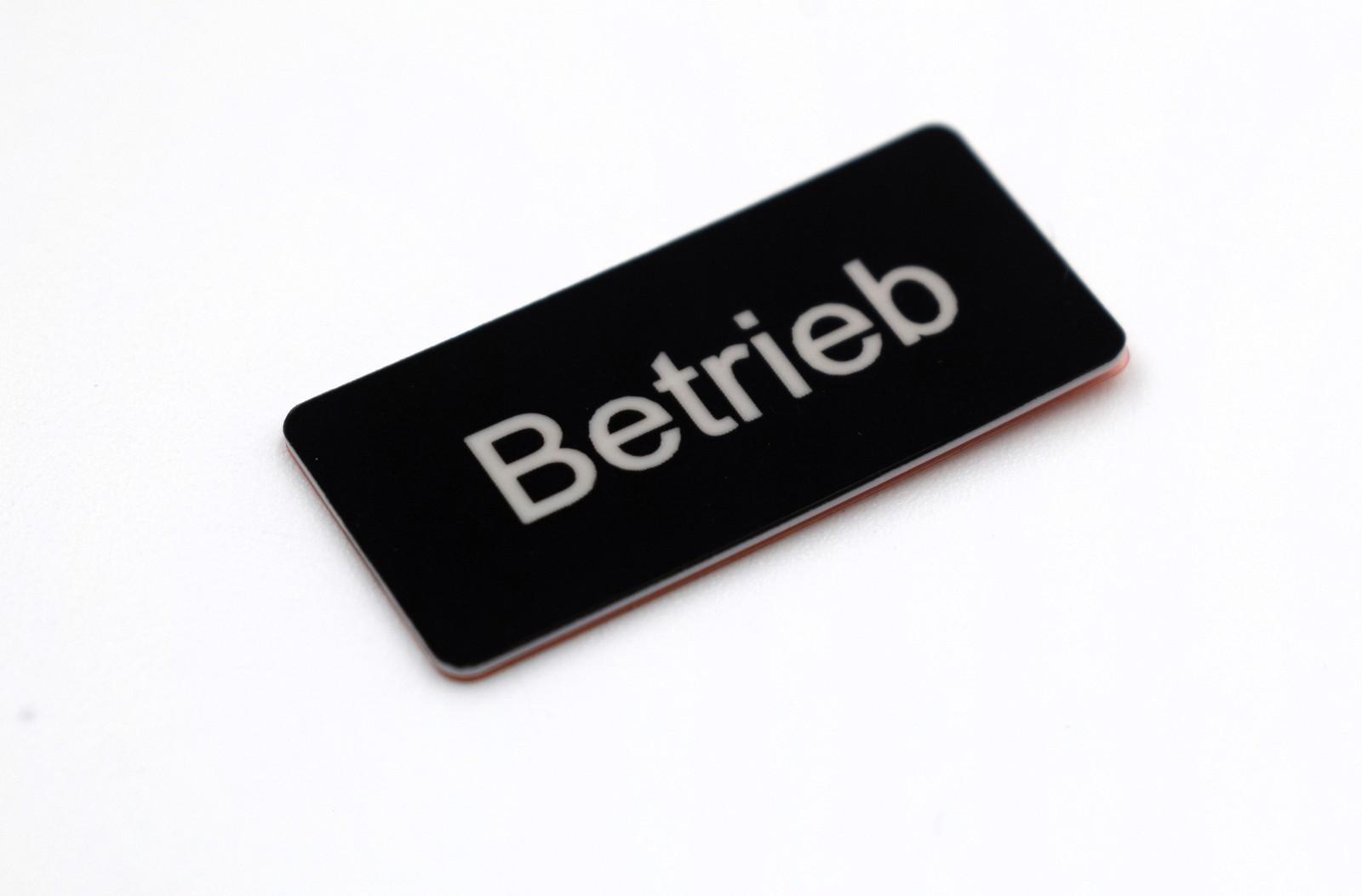 INSCR. LABEL, BLACK 12.5 X 27MM, BETRIEB