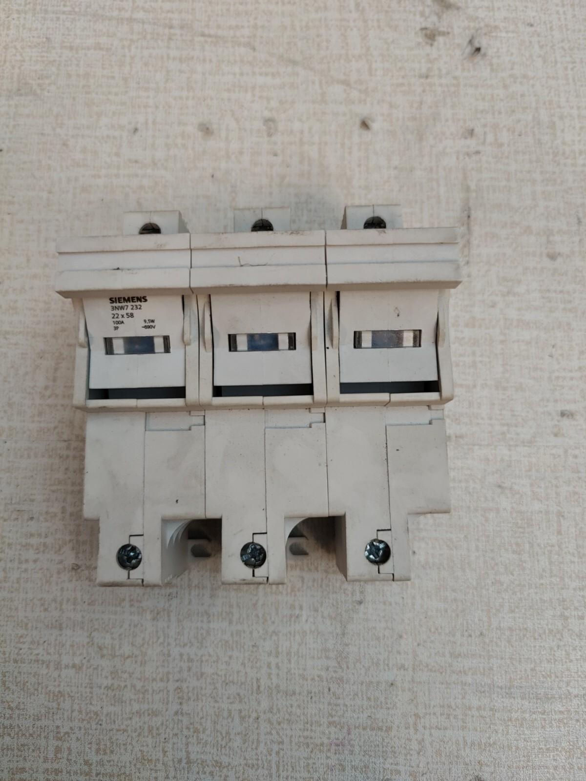 FUSE HOLDER, 3-POL, 100A, 22X58MM FUSE, LED