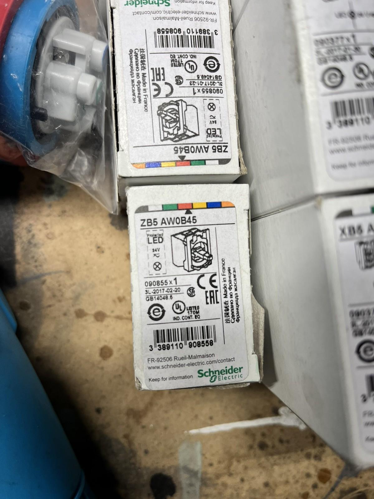 ZB5 AW0B45 Contact and Light Block
