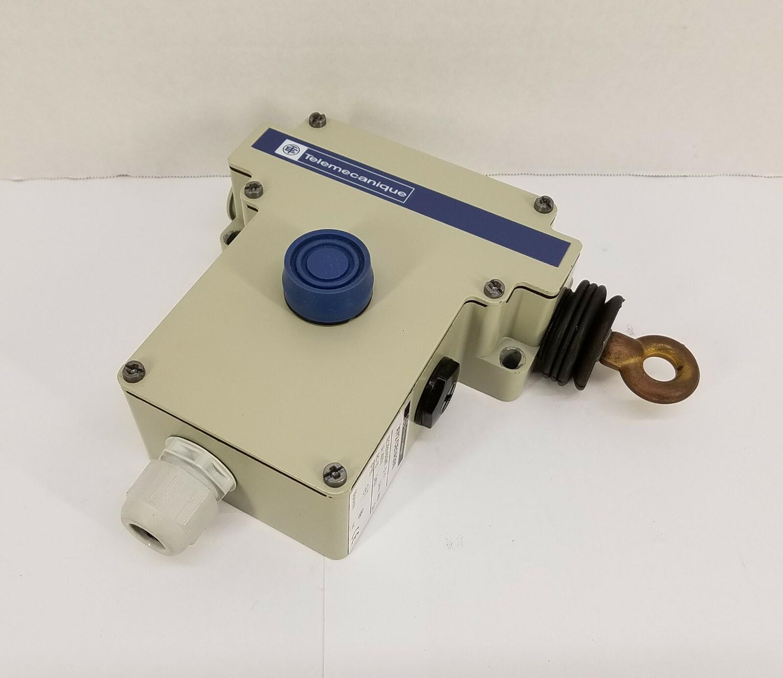 Latching emergency stop rope pull switch, Telemecanique rope pull switches XY2C, e XY2CE, RH side -2NC+2 NO, Booted pushbutton
