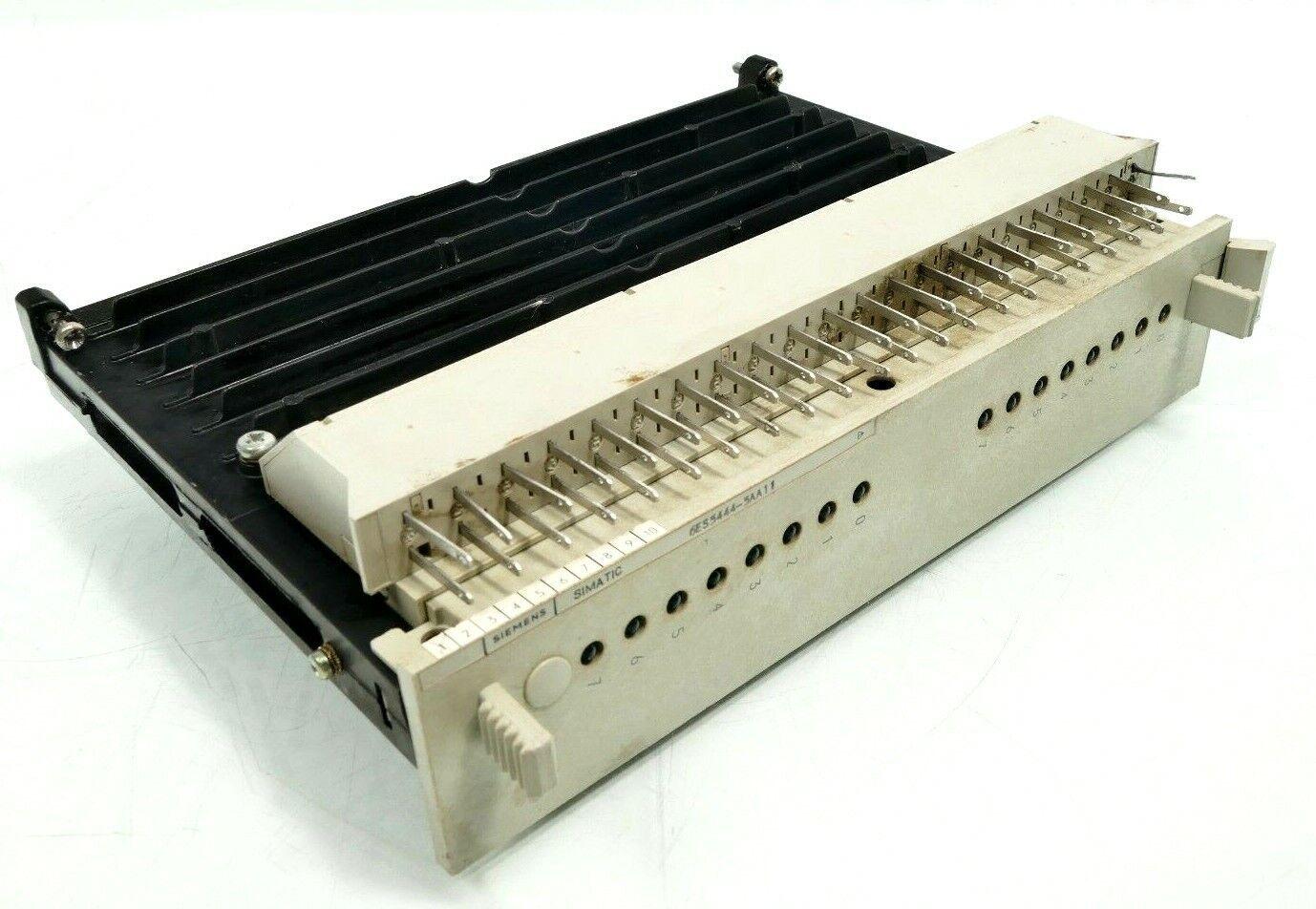 SIMATIC S5 Digital Output 6ES5 444-5AA11 E:01 6ES5444-5AA11