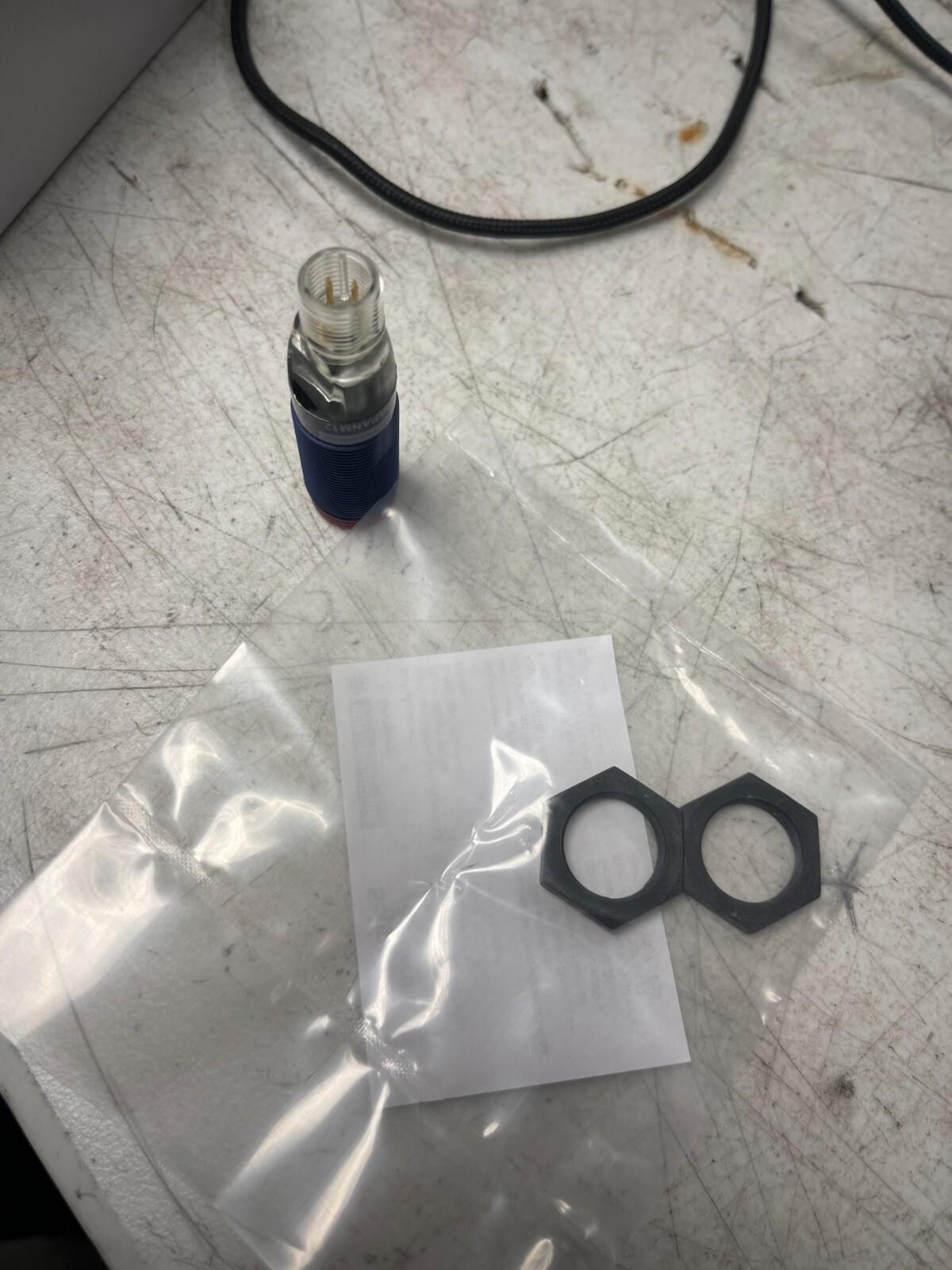 Photoelectric sensors XU, XUB, polarised, Sn 2 m, 12...24 VDC, M12