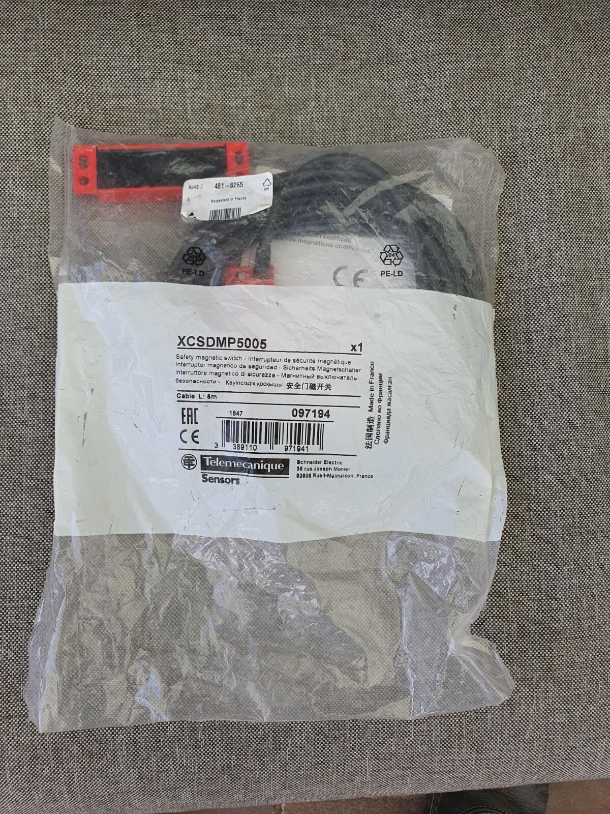 Coded magnetic switch, Telemecanique Safety switches XCS, XCSDMP, 1 NC + 2 NO, 1 NO staggered, 5 m
