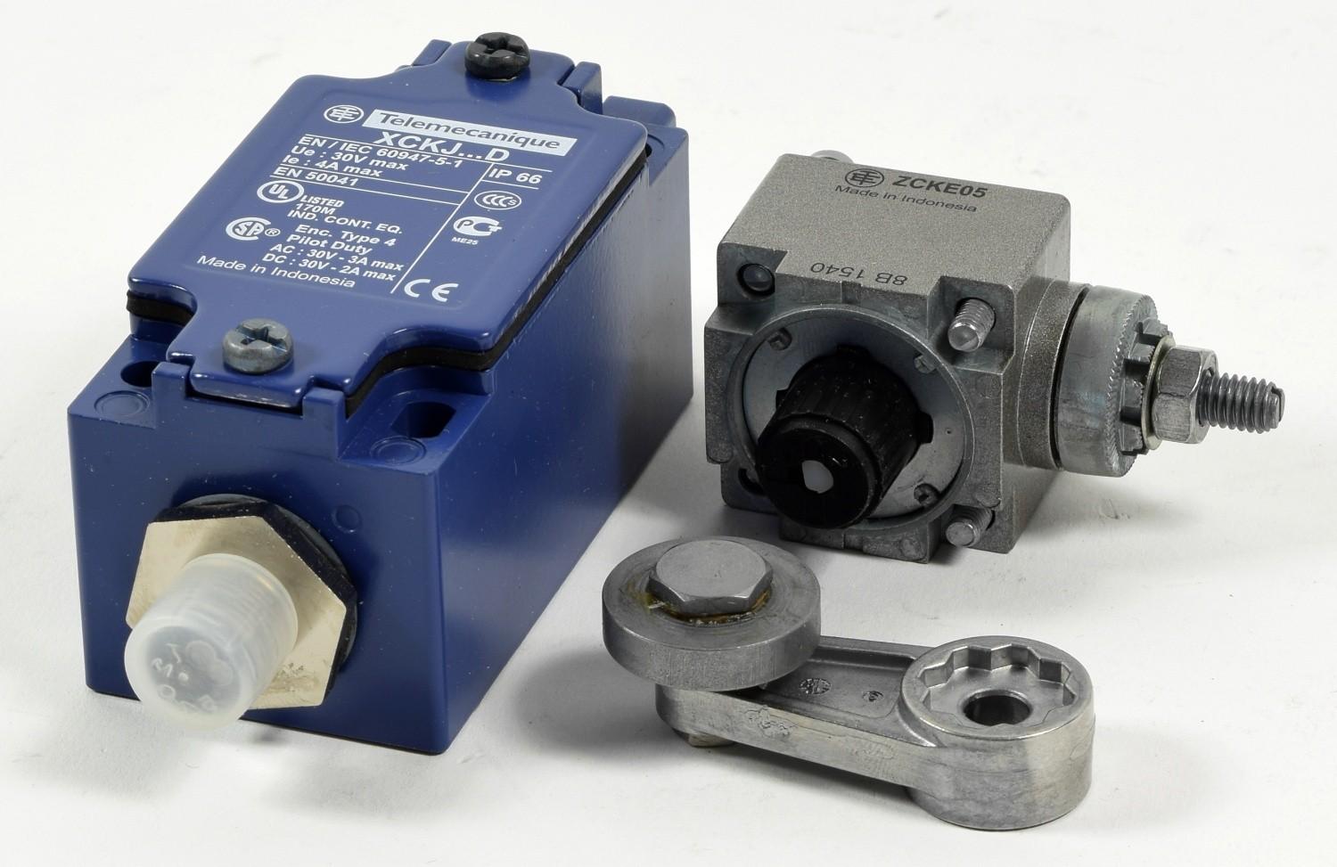 Limit switch, XC Standard, XCKJ, steel roller lever, 1NC+1 NO, snap action, M12