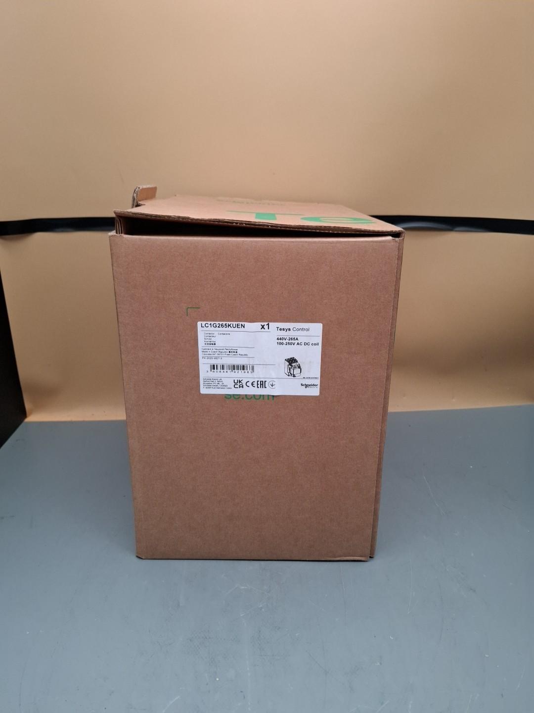 Contactor, high power, TeSys Giga, standard version, 3 pole/NO, AC-3 <=440V 265A, 100-250VAC/DC coil