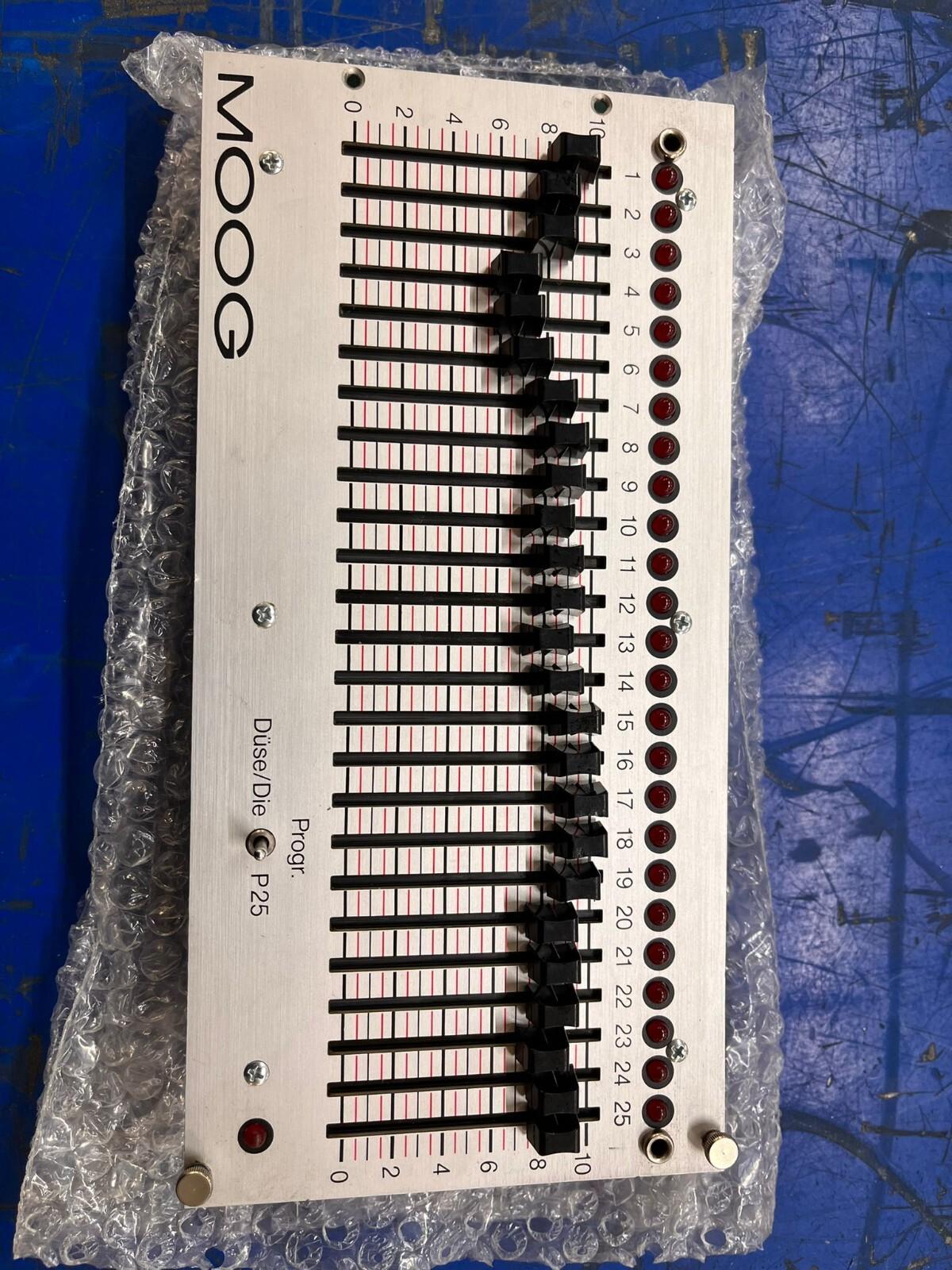D124-025-A001 P25 Programm Panel with Card not