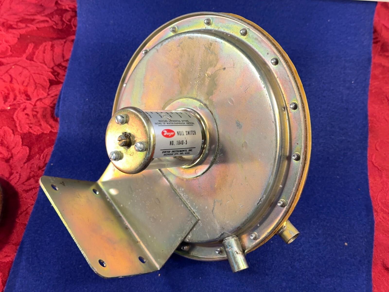 Instruments Differential Pressure Null Switch Valve 1640-5 H2O 2-6"