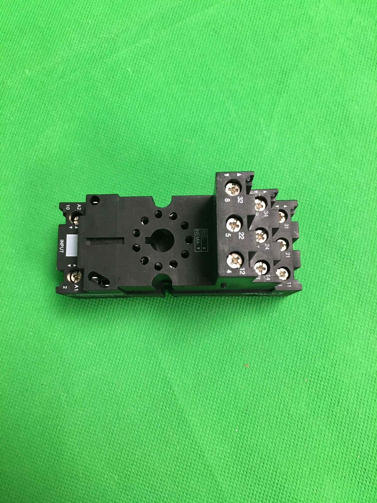 socket, Harmony Electromechanical Relays, for RUMC3 relays, 12A, screw connec to rs, separate contact