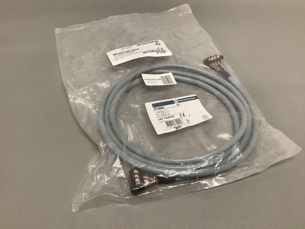discrete I/O connecting cable - 2 m - for modular base controller