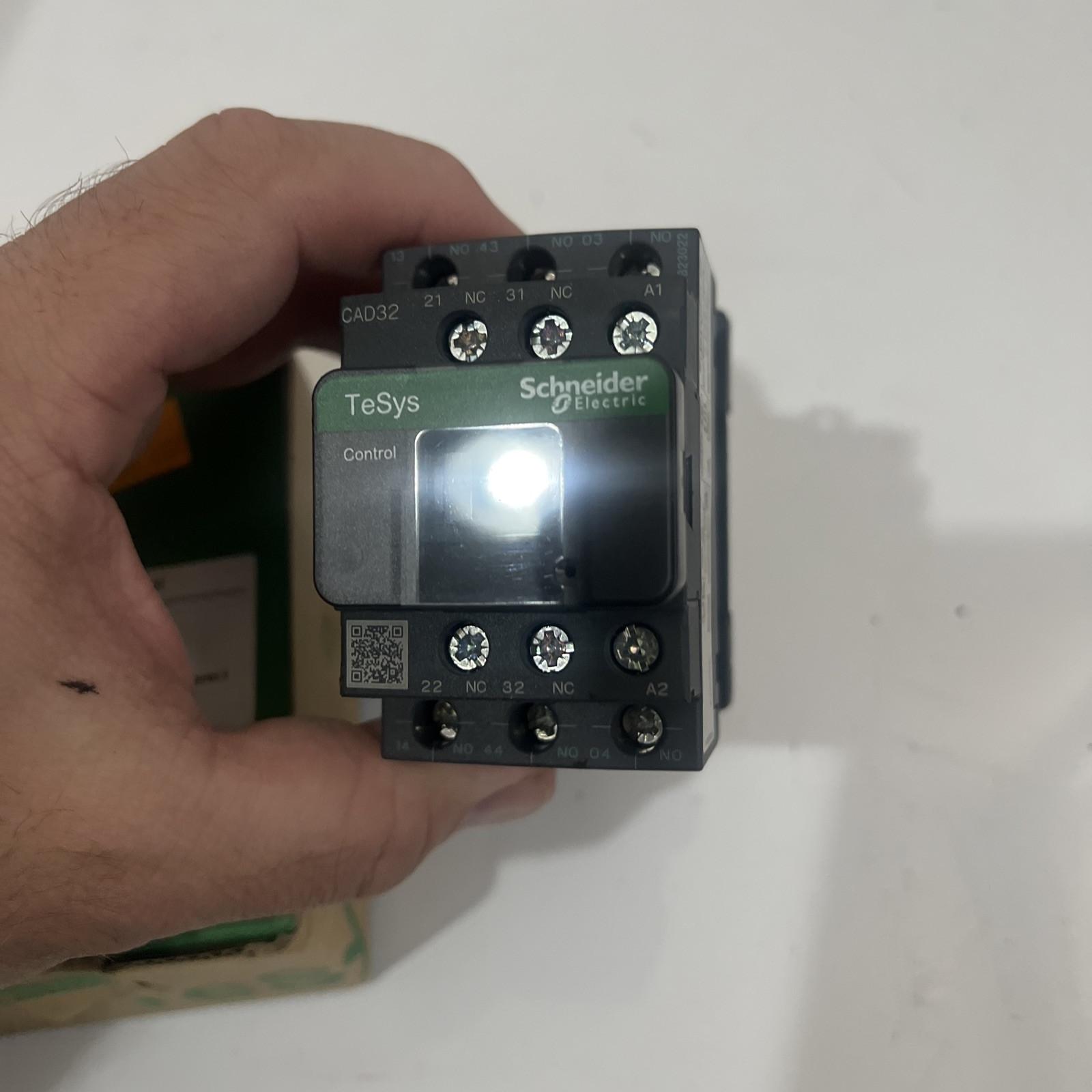 TeSys Deca control relay - 3 NO + 2 NC - <= 690 V - 200 V AC standard coil
