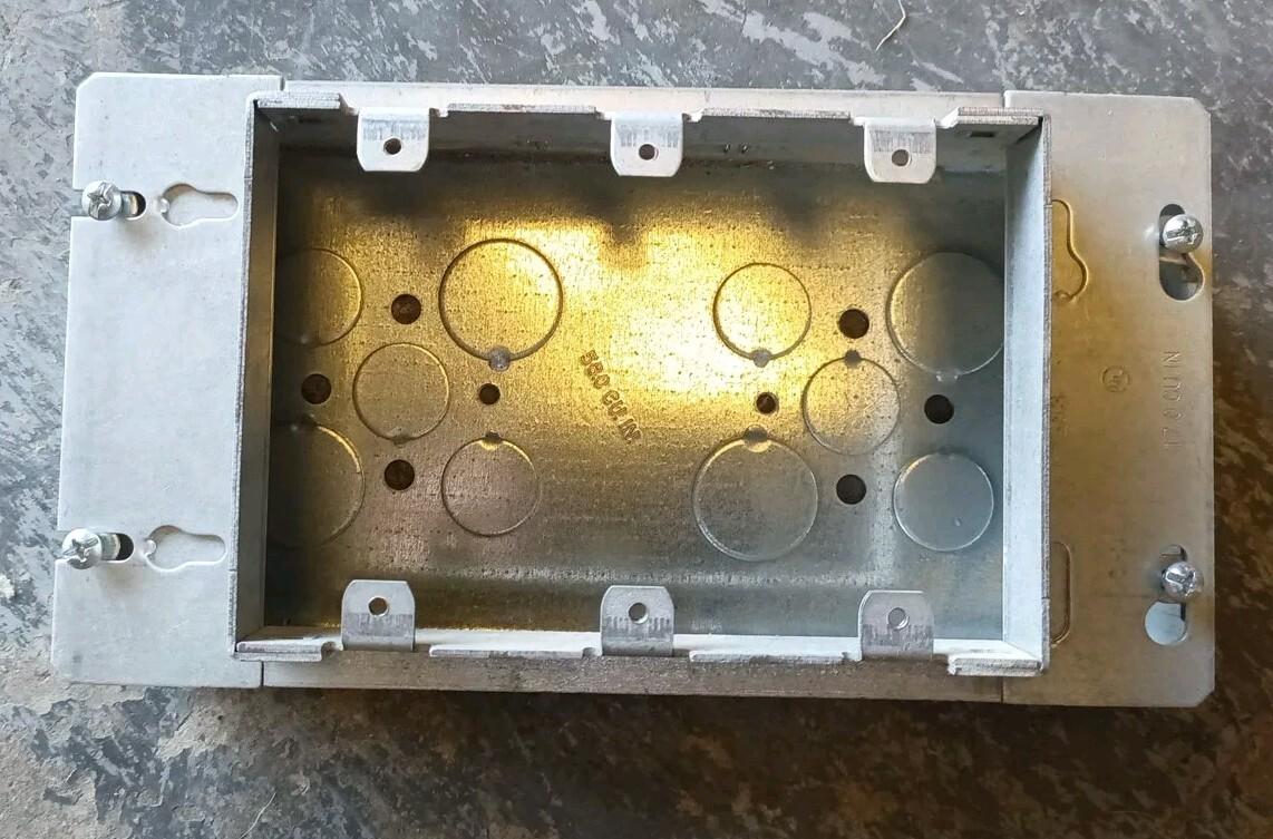 Eaton Crouse-Hinds series Gang Box, (6) 1/2", (4) 3/4", 1-5/8", (1) 1/2", (1) 3/4", Steel, Three-gang, (3) 1/2", (2) 3/4", 58.0 cubic inch capacity
