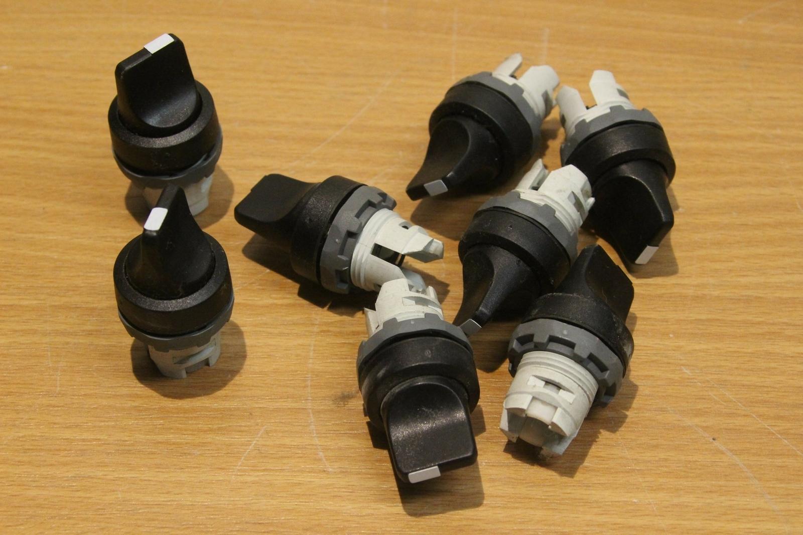 2POS MAINTAINED KNOB A-C, BLACK