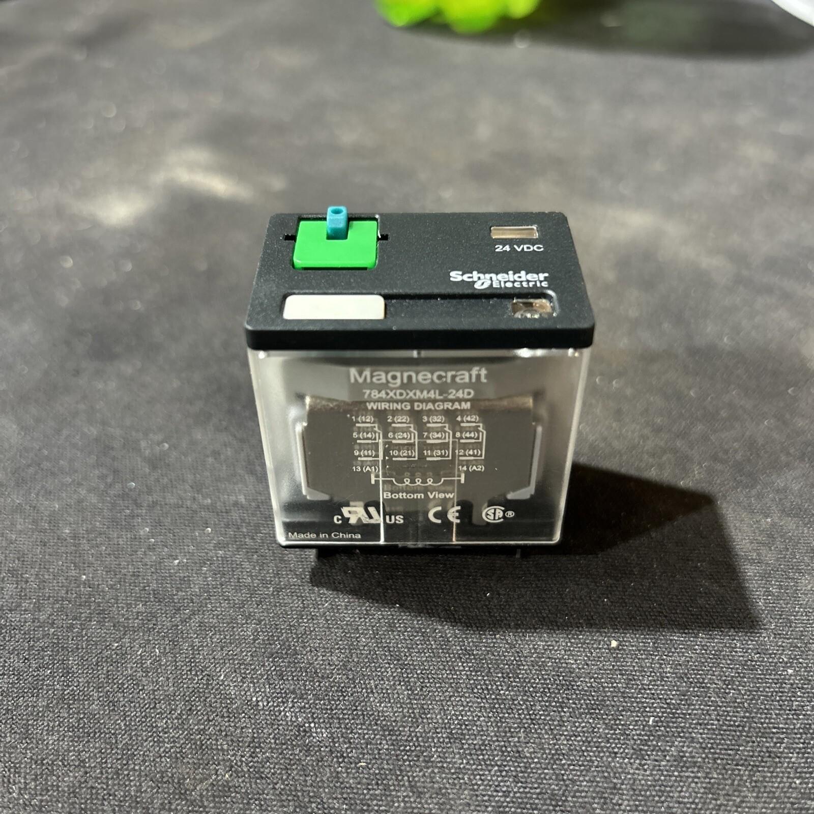 Power relay, SE Relays, 15A, 4PDT, 24 VDC, cover with locking push button and LED