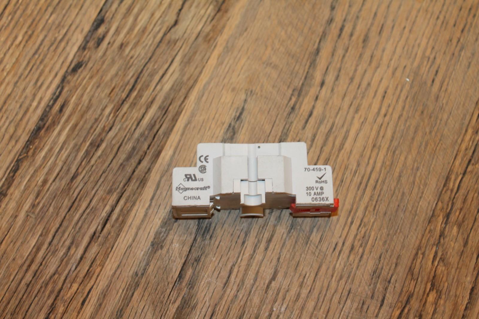 Socket, General Purpose Relays, for 782 relays, DPDT, 8 pins, output screw clamp terminals, 10A, 300V