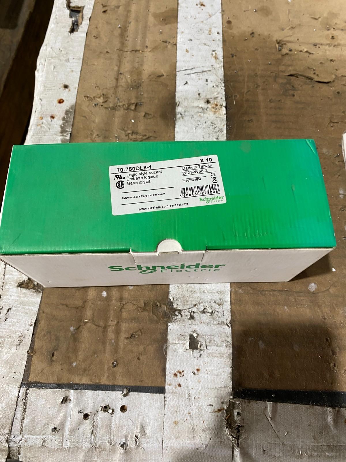 Socket, General Purpose Relays, for 750H/750 relays, DPDT, 8 pins, screws clamp terminals, 16A, 300V