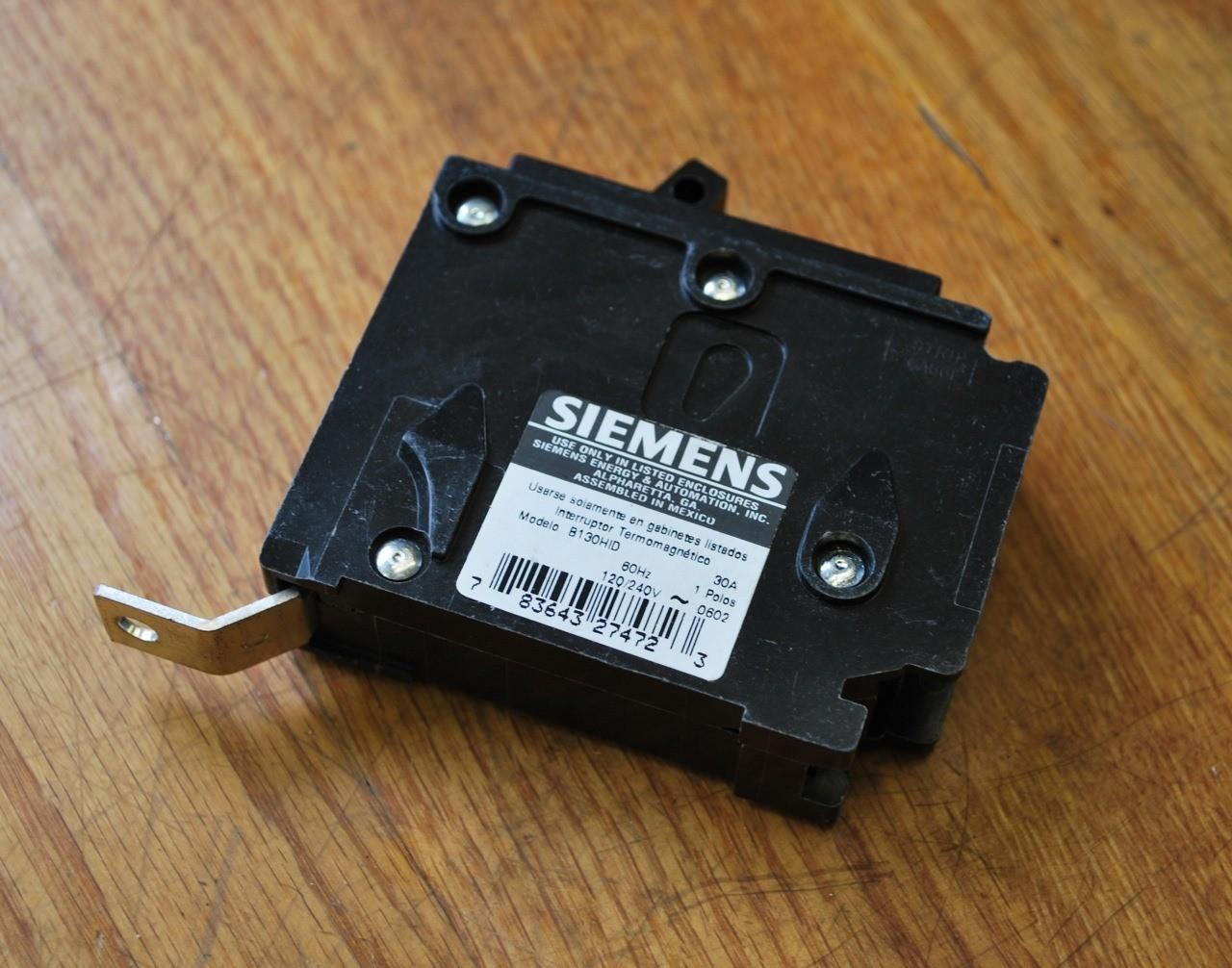 BREAKER 30A 1P 120V 10K HID BL
